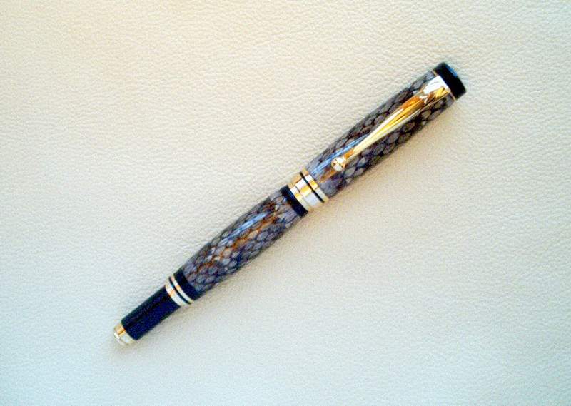 1230121623_rattlesnake%20skin%20classic%20american.jpg