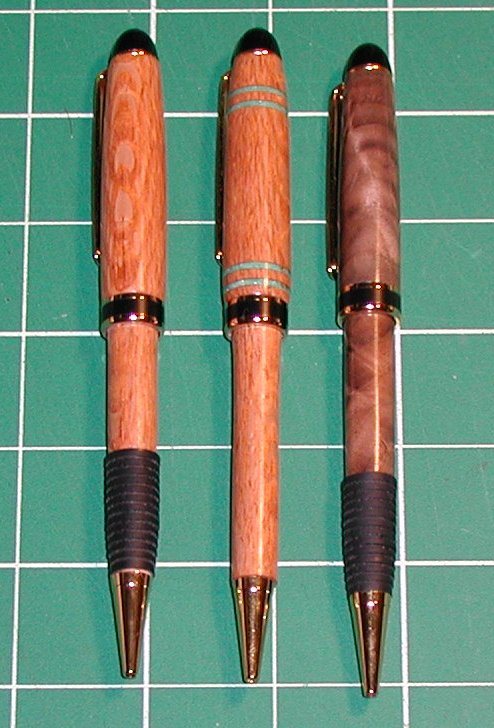 20047210433_dg_pens1.jpg