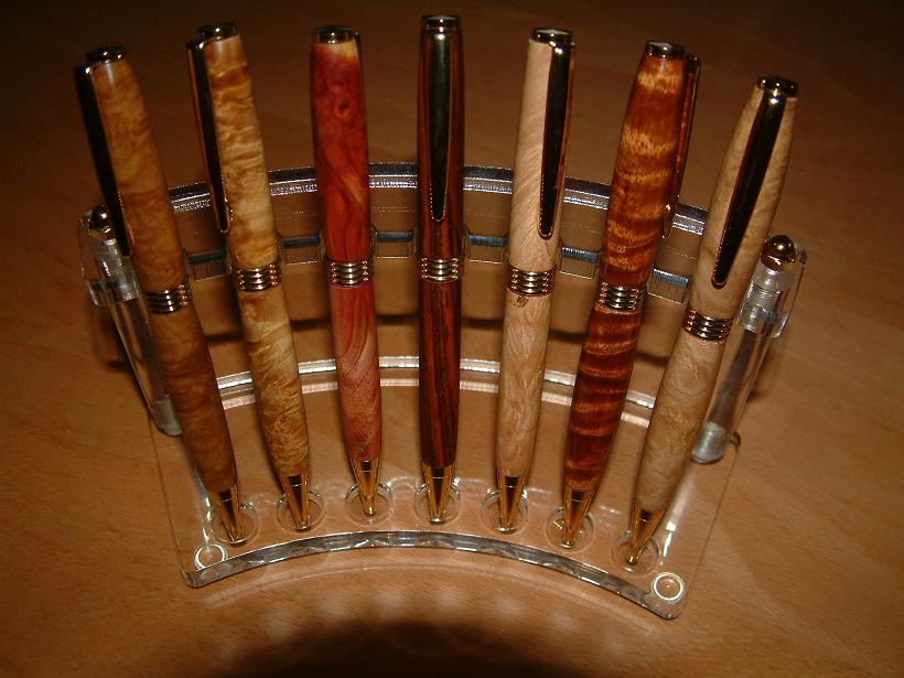 200482231952_7pens.jpg