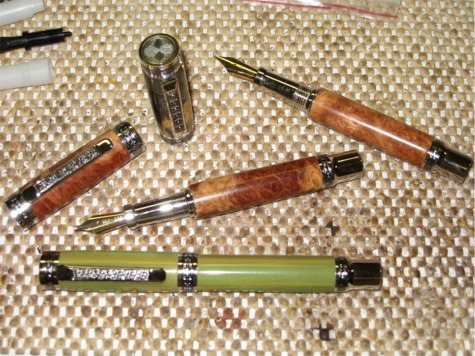 2005102051751_em_pens.jpg