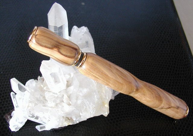 2005112021407_662BOWperfume.jpg