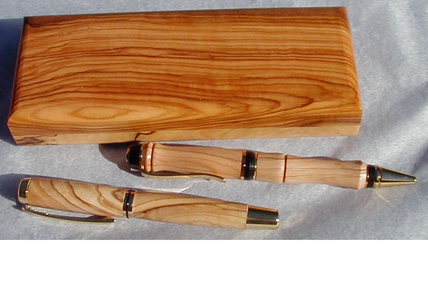 20051124185116_pens-outside-box-closed.jpg