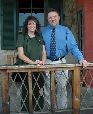 2005326533_MikeandConnie.jpg