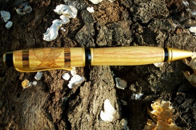 2005410839_Cigarglue1.jpg
