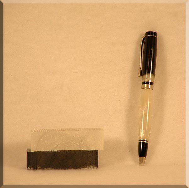 2005615185322_Blk-wht-resin-pen.jpg