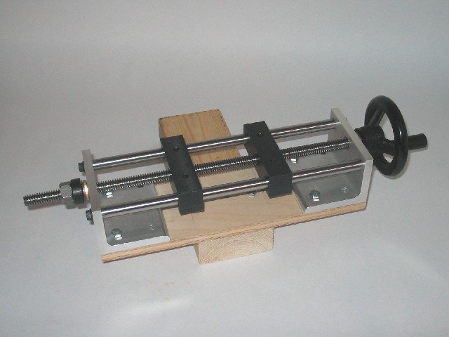 2005628114820_carrg03.jpg