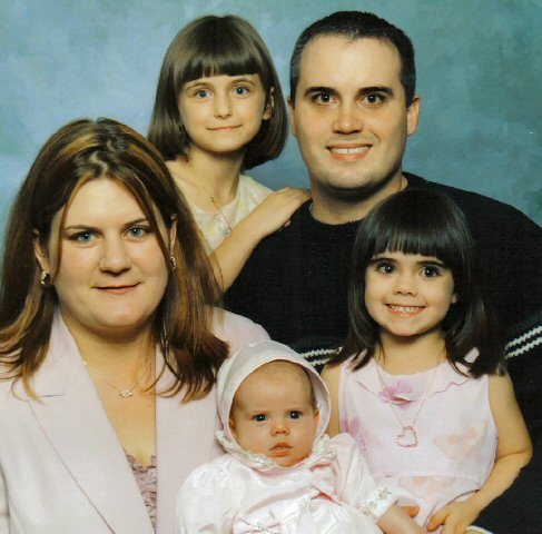 20057413159_family%20picture%202004.jpg