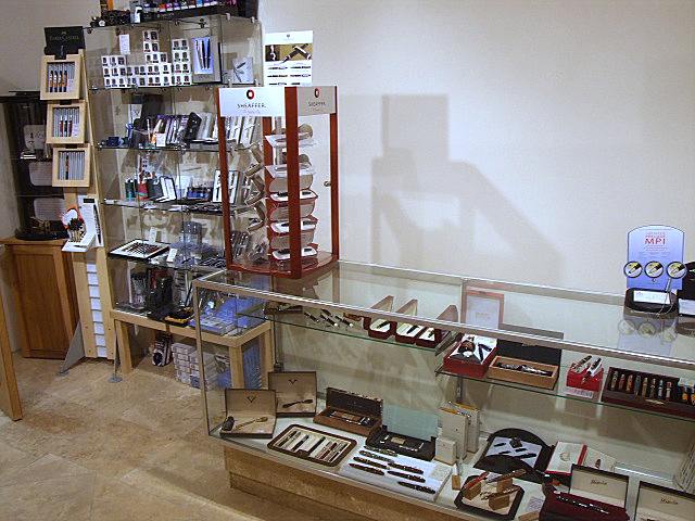 200611654410_store_showcase.jpg