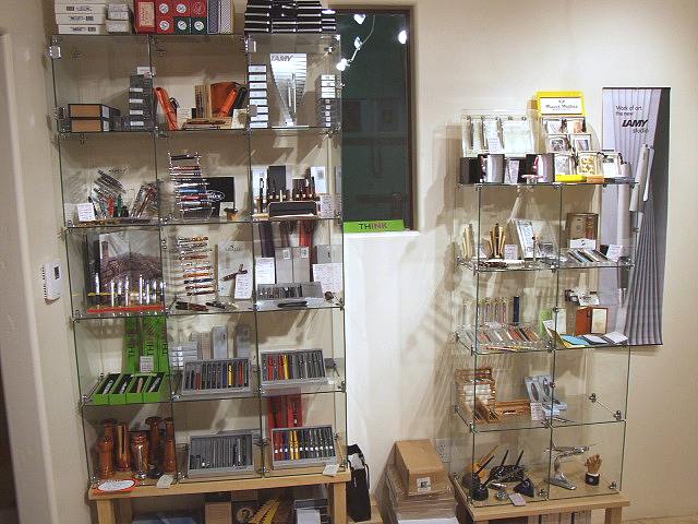 200611654429_store_retro.jpg