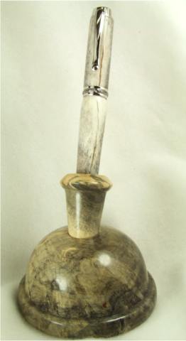 20061216235643_elk_desk_pen.jpg