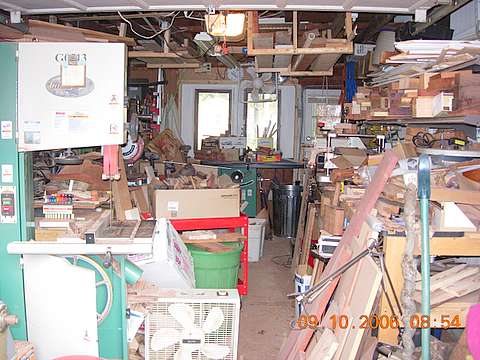 20061223202633_messyshop.jpg