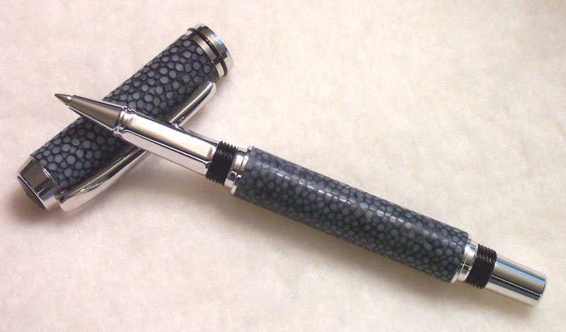 20063119164_Galuchat-Shagreen-Pen-002.jpg