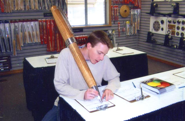 20065219010_hugepen.jpg
