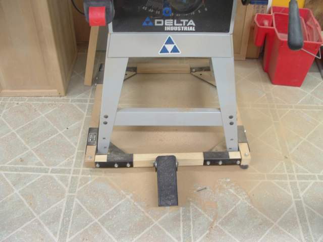 2006618192437_stand.jpg