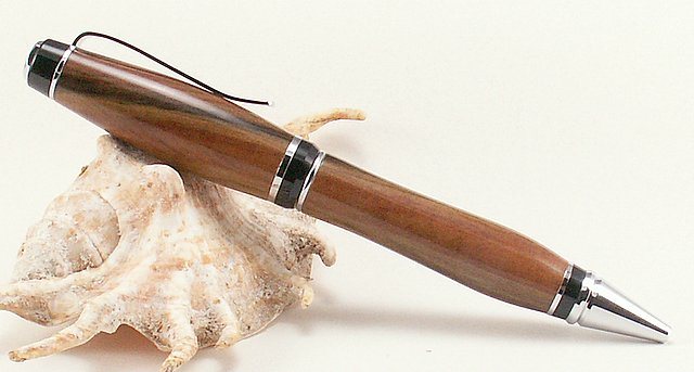 200673131746_TasBlkwdCigar.jpg