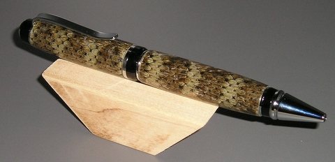 2006825225933_cigsnake.jpg