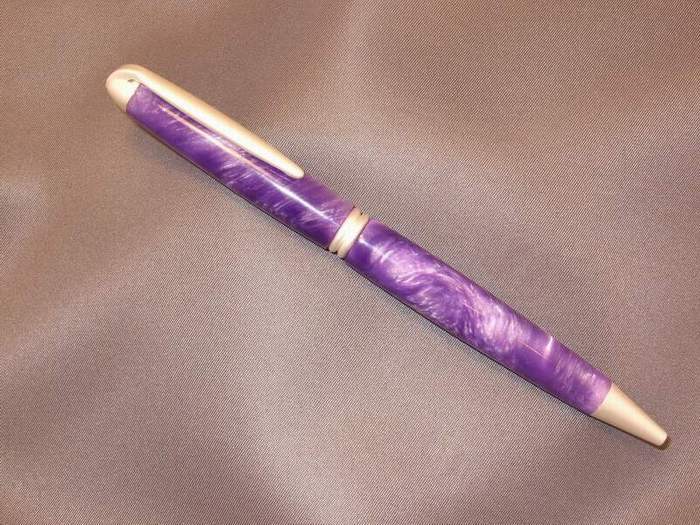 2006961931_violet.jpg