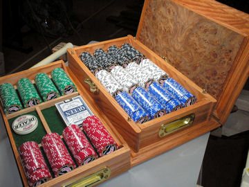 200710101118_PokerChipCaseView4-640x480-xmall.jpg