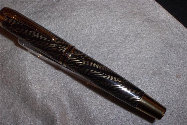 2007114133649_feathersblackgold8%20repeat.jpg