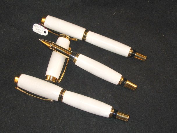 2007123103950_white1.jpg