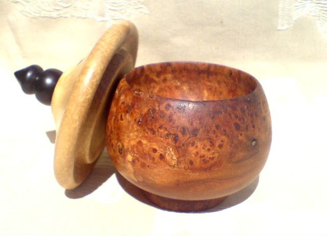 2007521131249_elm%20burr%20apple%20lid%20bowl.jpg