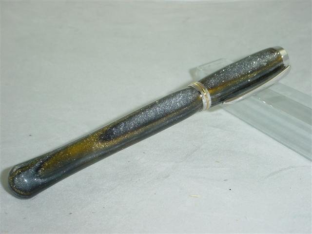 20077617484_glitterclosIAPnet.jpg