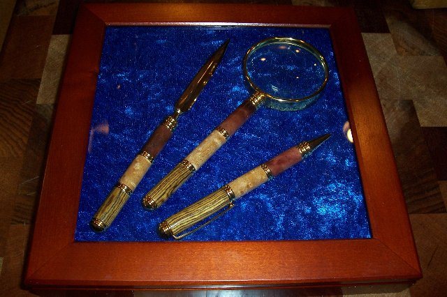 200811855155_DeskSet002_640x426.jpg