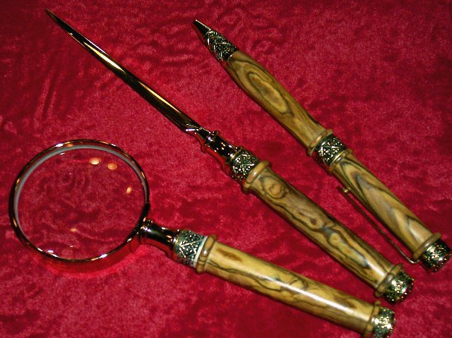 200812022344_Deskset%202_640x479.jpg