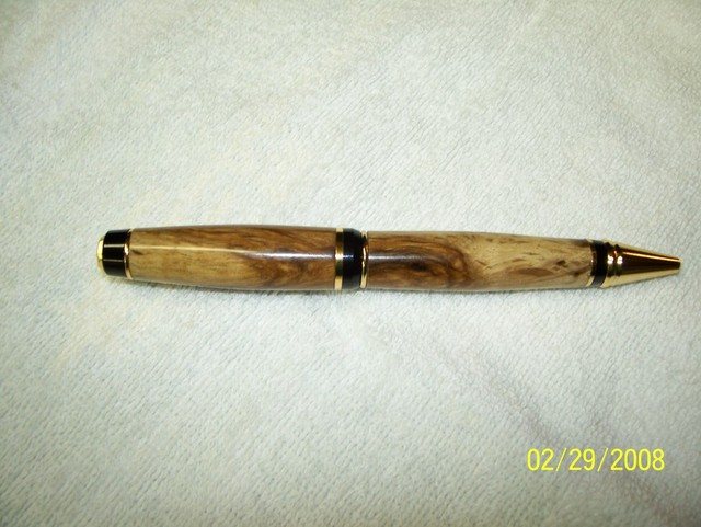20082291384_hollisteroakcigar2.jpg