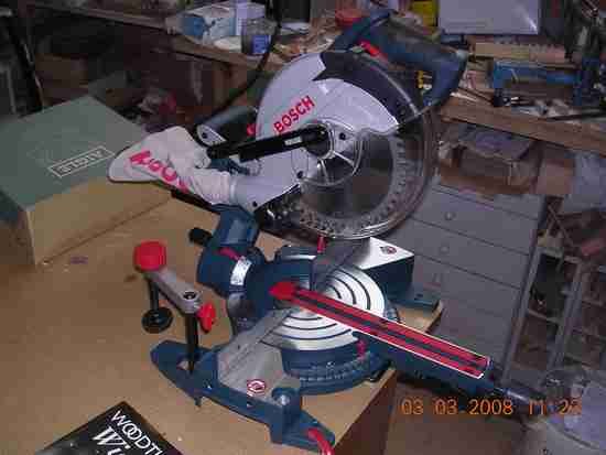 20083565838_Scie%20a%20onglet%20radiale%20Bosch.jpg