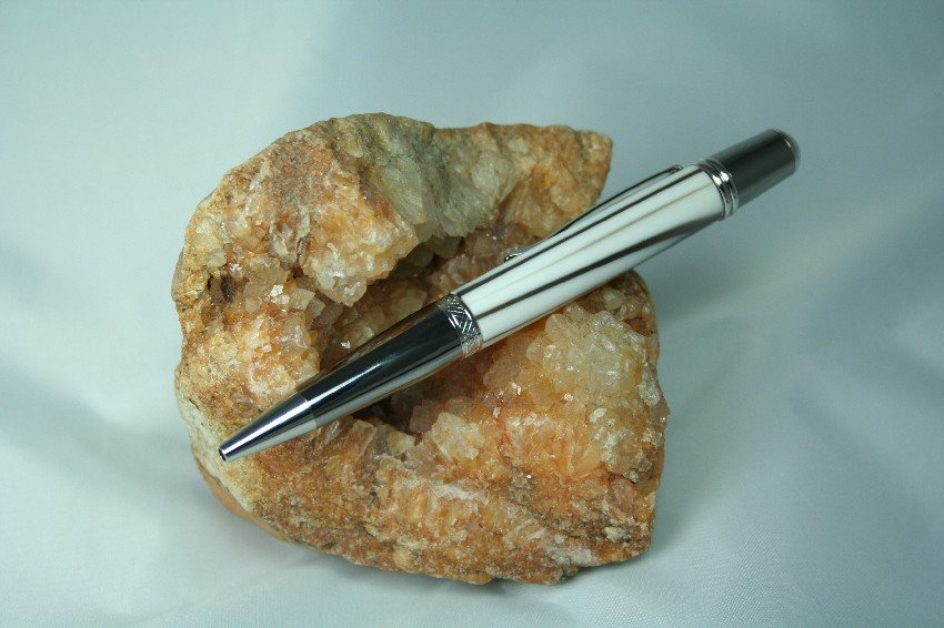 20Acrylic%20with%20Black%20Ti%20and%20Platinum%202.jpg