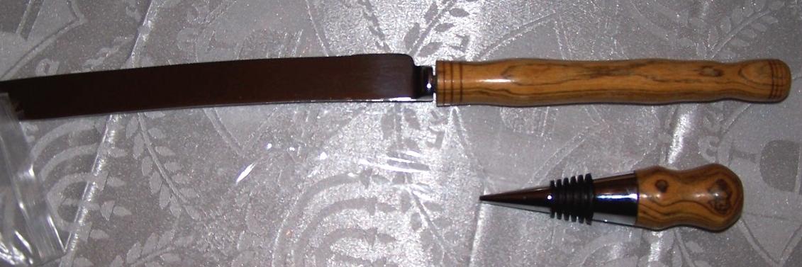 23223835_Kingwood%20bread%20knife%20and%20stopper1.jpg