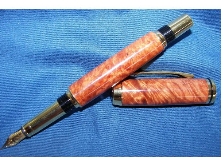 Amboyna%20Burl%20Fountain%20Pen.jpg
