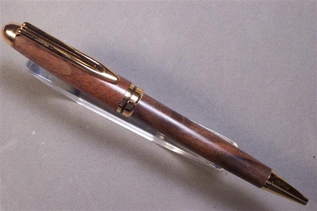 bloodwoodibloodwood%20inlay%20with%20holly%20cross.jpg