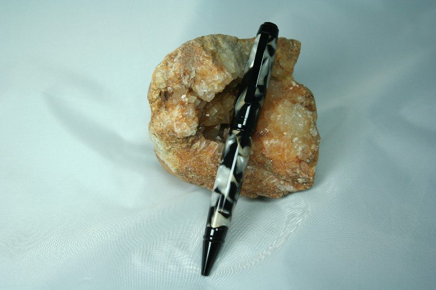 earl%20Acrylic%20Cigar%20with%20Black%20Chrome%202.jpg