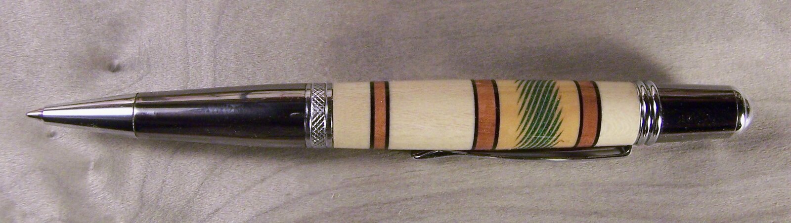 Houx, érable teinté noir, bruyère, buis, malachite.jpg
