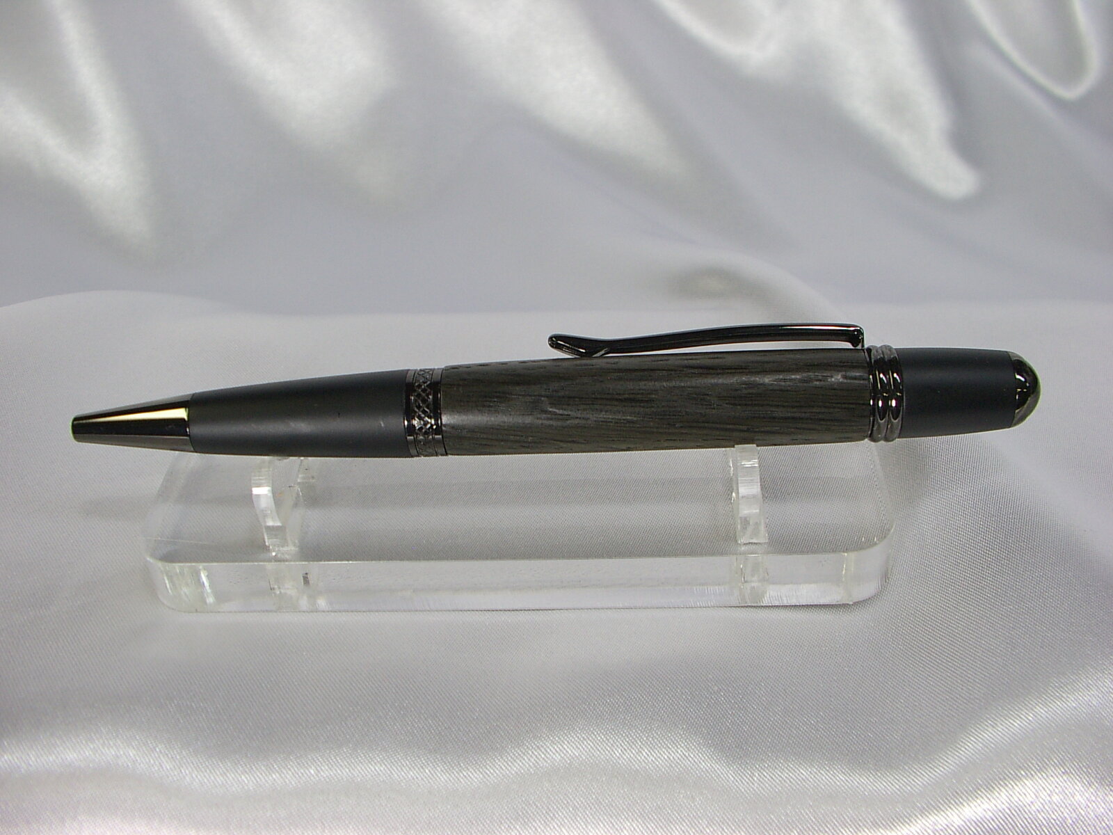 IMGP0368.JPG bog oak pen.JPG