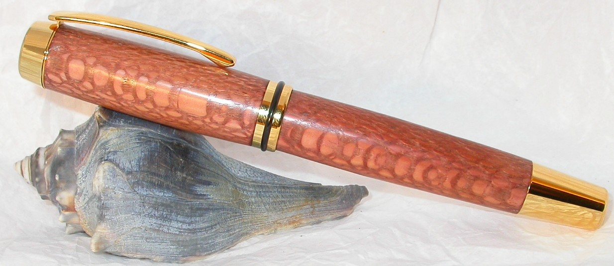 Macadamia%20Gentlemans%20Pen%20Closed.jpg