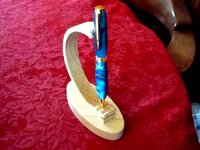 Pen stand & pen (640x480).jpg