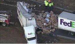 2015-01-06 10_55_25-PHOTOS_ FedEx truck crashes, spilling boxes onto highway _ 7online.jpg