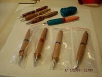 An assortment of pens (640x480).jpg