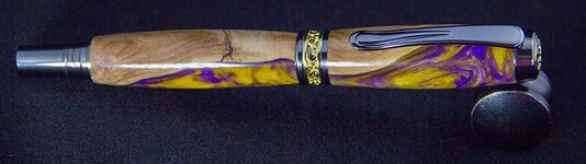 Louisiana Burl Fiji Jr. Antony Pen Black TN 22kt Gold Closed.jpg