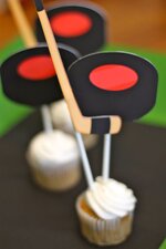 hockey cupcakes.jpg