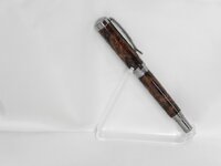 pretty wood pen1.jpg