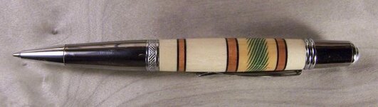 Houx, érable teinté noir, bruyère, buis, malachite comp.jpg
