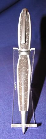 blackwhitepen1.jpg