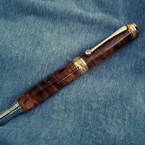 Majestic Jr fountain pen with Maple burl