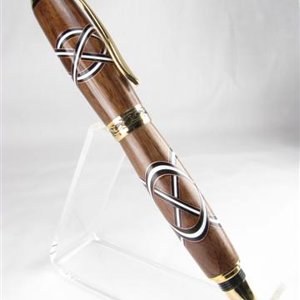 1 pen, 2 knots