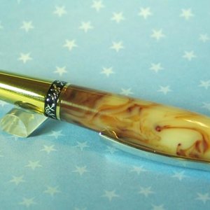 Bakelite - Carmel Swirl -  Elegant Beauty