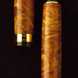 Amboyna Burl Table Top Pen